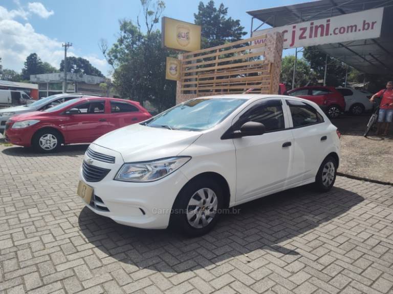 CHEVROLET - ONIX - 2018/2018 - Branca - R$ 47.900,00