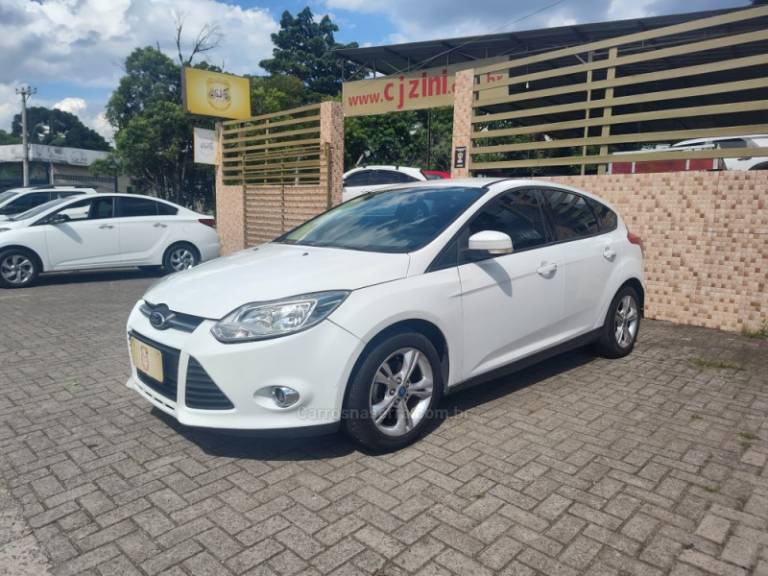 FORD - FOCUS - 2014/2014 - Branca - R$ 48.900,00