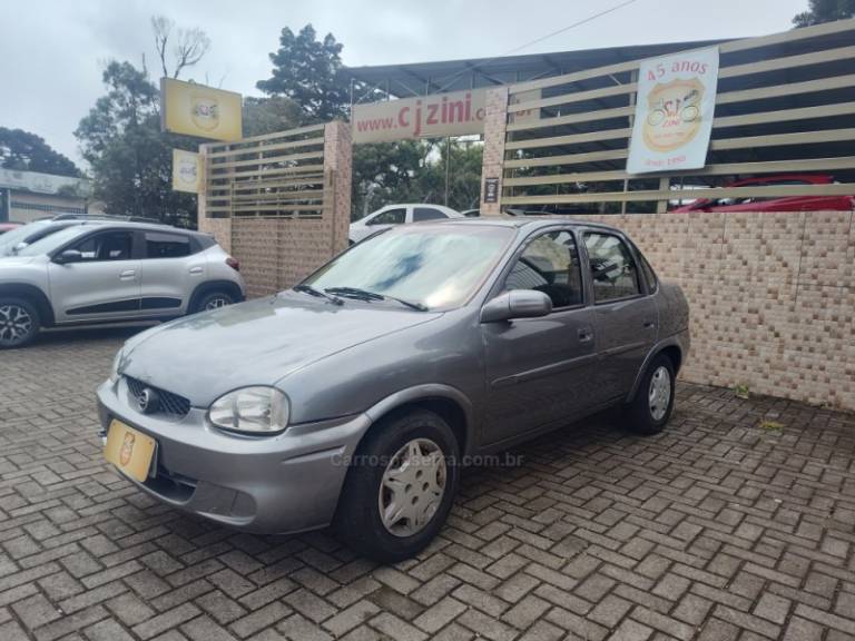 CHEVROLET - CORSA - 2001/2001 - Cinza - R$ 13.500,00