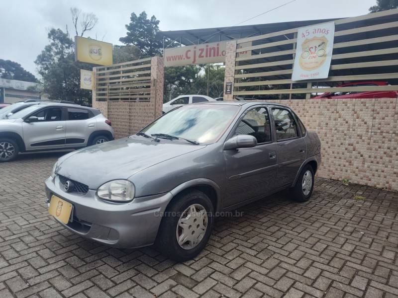 CHEVROLET - CORSA - 2001/2001 - Cinza - R$ 13.500,00