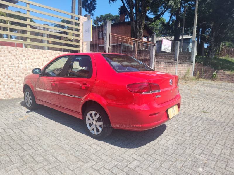 FIAT - SIENA - 2014/2015 - Vermelha - R$ 35.900,00