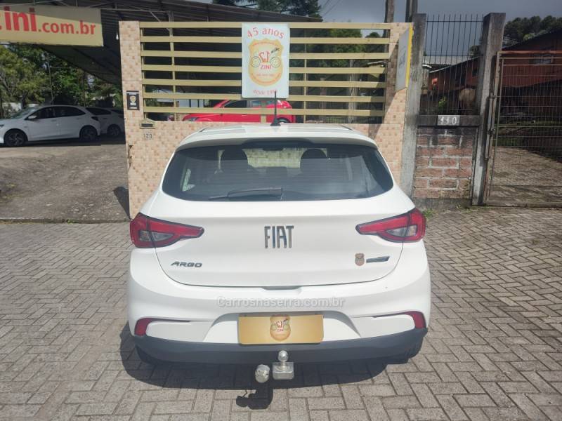 FIAT - ARGO - 2021/2022 - Branca - R$ 59.900,00