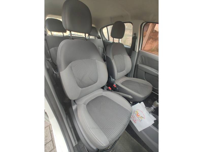 FIAT - PALIO - 2014/2015 - Branca - R$ 39.900,00