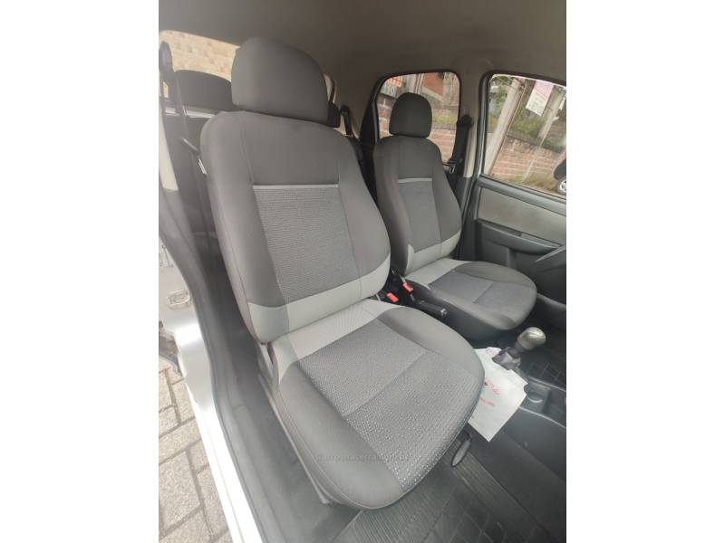 CHEVROLET - CELTA - 2013/2013 - Prata - R$ 32.900,00