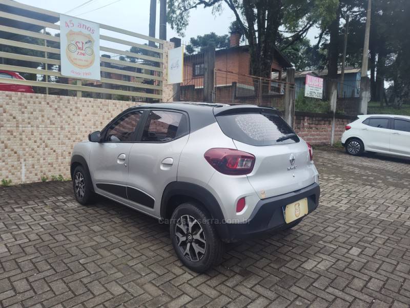 RENAULT - KWID - 2022/2023 - Prata - R$ 53.900,00