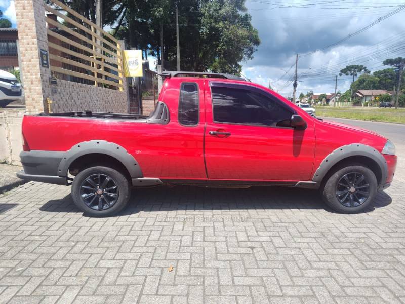 FIAT - STRADA - 2010/2011 - Vermelha - R$ 39.900,00