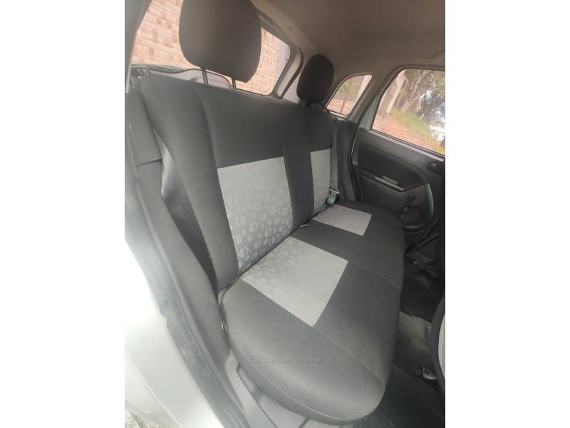 FORD - FIESTA - 2011/2012 - Prata - R$ 19.900,00