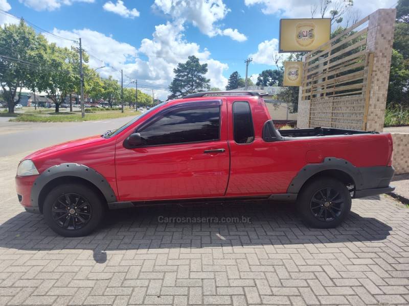 FIAT - STRADA - 2010/2011 - Vermelha - R$ 39.900,00